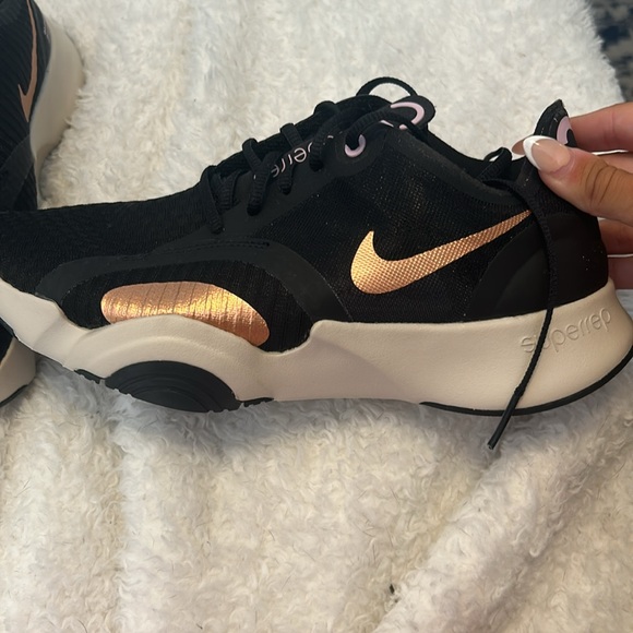 Nike Running Shoes Women - Picture 3 of 3